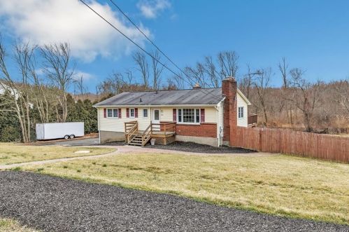 144 Village Rd, Huntington, CT 06484-1778