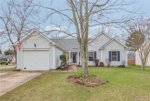 9001 Whitetail Ct, Charlotte, NC 28269-8989