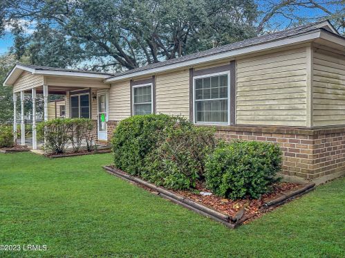 1977 Pulaski Dr, Beaufort, SC 29906-9411