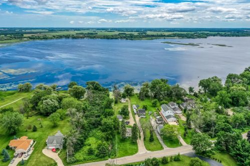 25011 Loomis Rd, Waterford WI  53185-1419 exterior