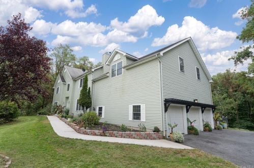 10 Emperor Ln, Montgomery, NY 12549-1920