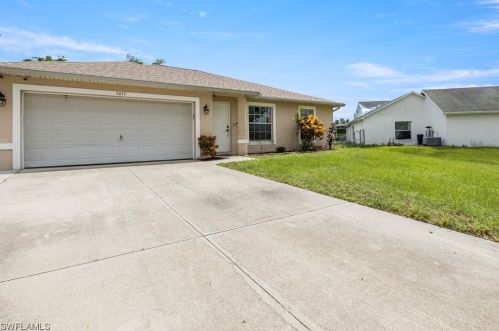 5015 Bywood St, Lehigh Acres, FL 33971-6581