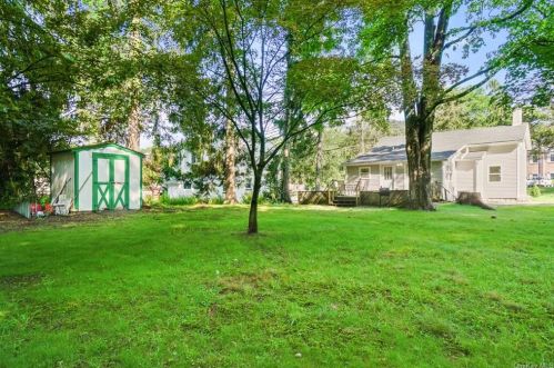 24 Peekskill Hollow Rd, Tompkins Corners NY  10579-3213 exterior