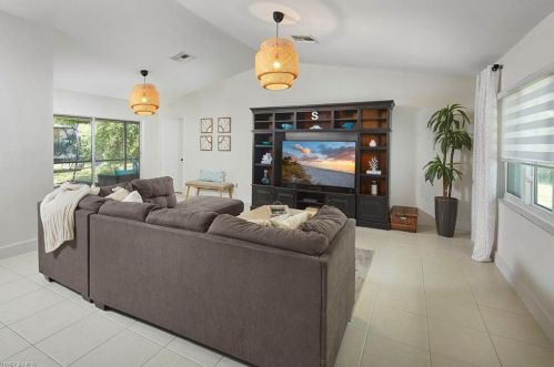 178 Westwood Dr, Naples, FL 34110-1140