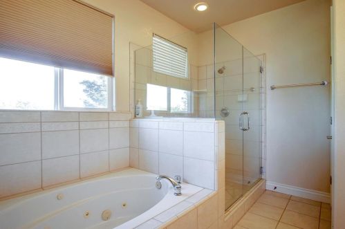 5890 Yuste Ln, Hollister CA  95023-9538 exterior