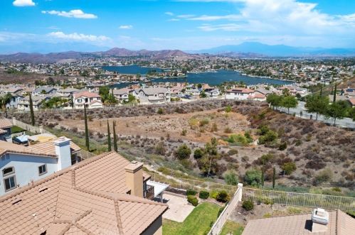 7 Villa Valtelena, Lake Elsinore CA  92532-0110 exterior