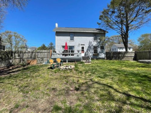 1247 Greenwich Ave, Warwick, RI 02886-4524