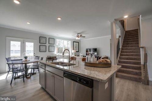 137 Winifred Dr, Hanover PA  17331 exterior