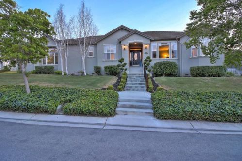 966 Oak Creek Ct, Hollister, CA 95023-9195