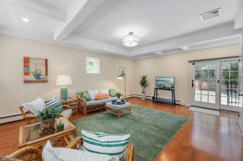 164 Mountain Ave, Montclair, NJ 07042-1721