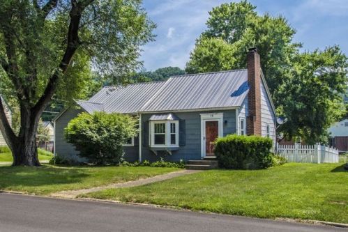 19 Avon Pl, Shade, OH 45701-1408