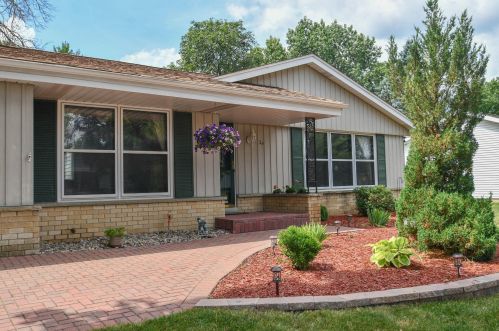 1524 David Ln, Waukesha, WI 53189-7121