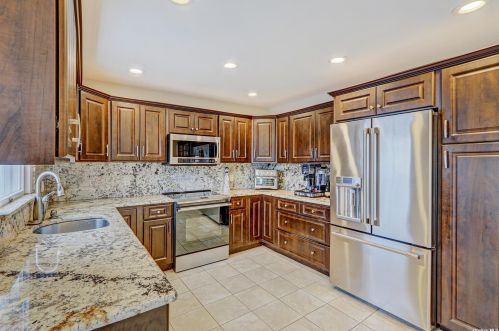 95 Midway St, Babylon NY  11702-4311 exterior