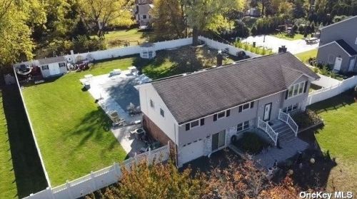 28 Hammond Rd, Elwood NY  11731-4810 exterior