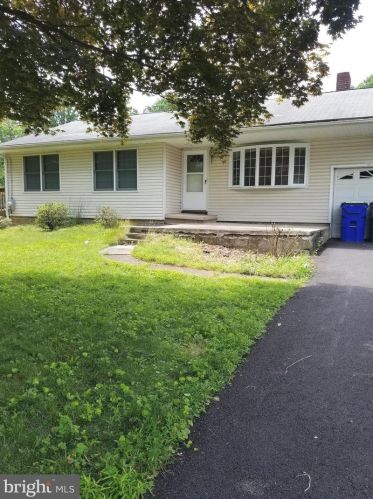 2411 Magnolia Dr, Wilmington, DE 19810-2419