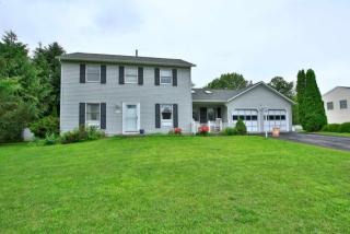 23 Magnolia Cir, Ravena, NY 12143-1723