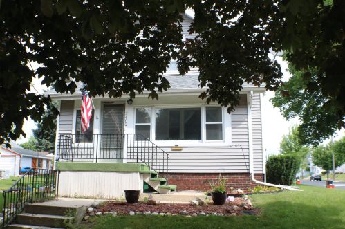 2402 Clark St, Manitowoc WI  54220-4438 exterior