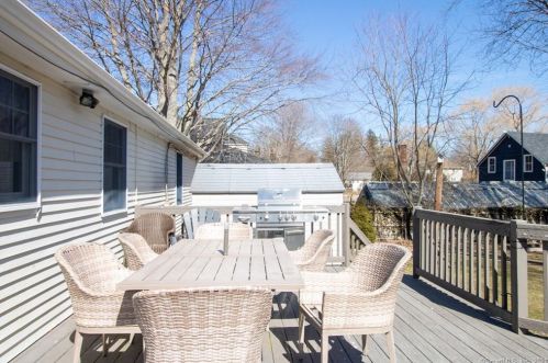 34 Lester St, United States Coast Guard Ac CT  06320-4327 exterior