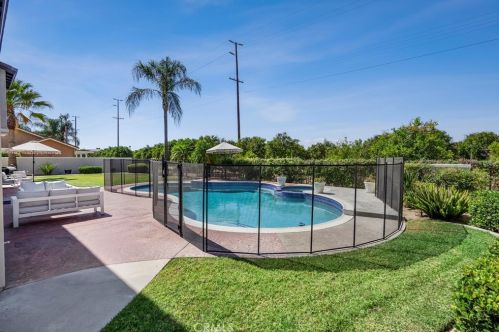 1191 Pamplona Dr, Riverside CA  92508-8724 exterior