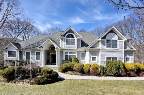 25 Col Conklin Dr, Stony Point, NY 10980-3641