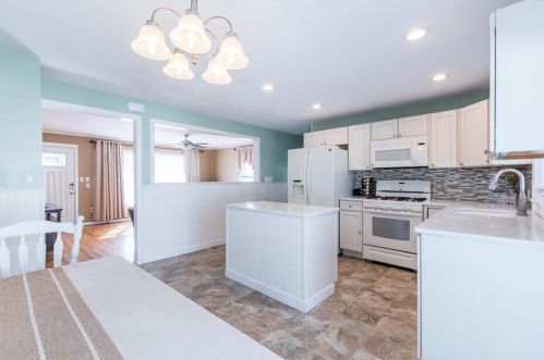 298 England St, Cumberland RI  02864-7209 exterior