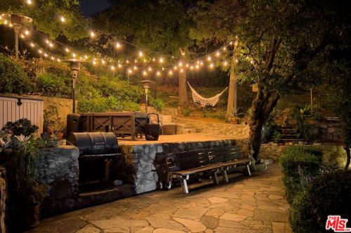 1865 Verdugo Knl Dr, Glendale CA  91208-2627 exterior