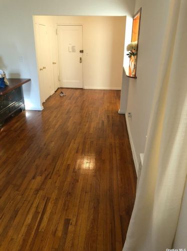 84-35 Lander St, Jamaica, NY 11435-2042