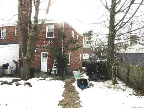 77-09 249th St, Jamaica, NY 11426-1856