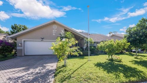 965 Charlemagne Blvd, Naples, FL 34112-7179