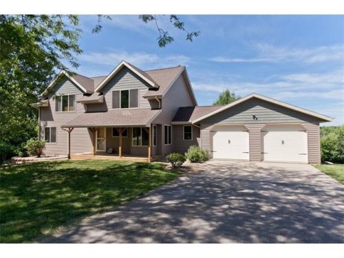 1420 Goldfinch Ct, Swisher IA  52338-9432 exterior