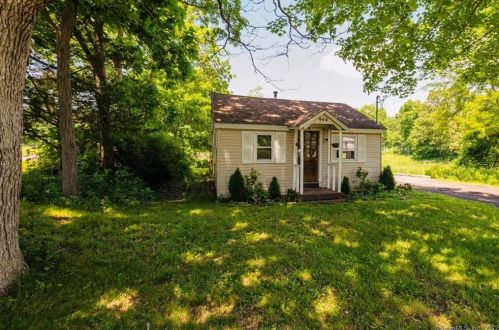944 Totoket Rd, Northford, CT 06472-1468
