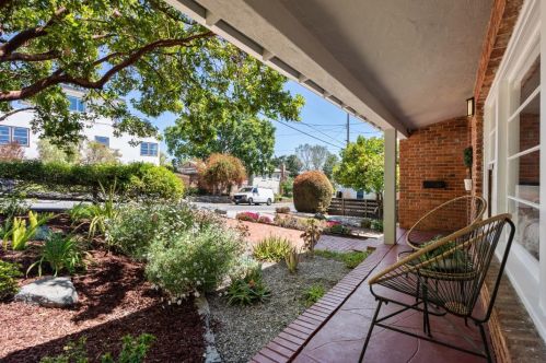 498 Quartz St, Redwood City, CA 94062-2226