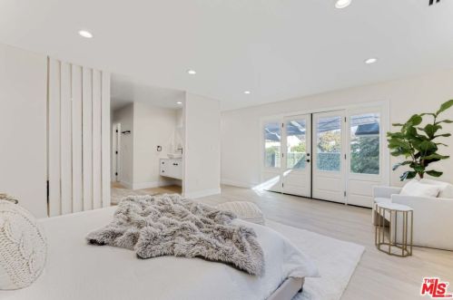 11512 La Maida St, North Hollywood CA  91601-4323 exterior