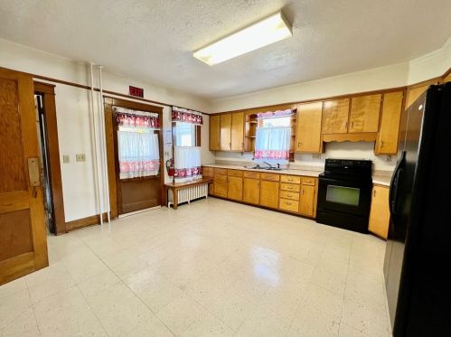 711 Broadway St, Rockwood, PA 15557-1101