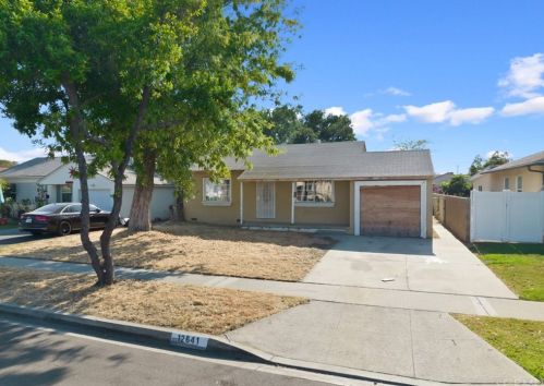 12641 Cornuta Ave, Downey, CA 90242-5045
