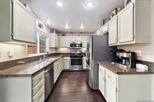 42064 Pine Needle St, Temecula CA  92591-7915 exterior