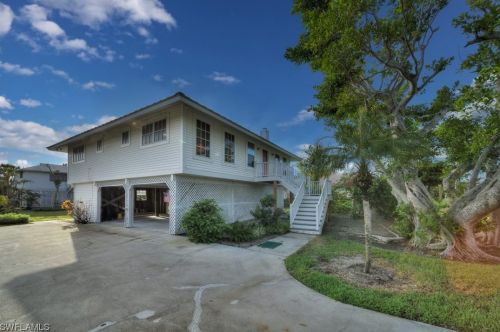 220 Palm Lk Dr, Sanibel FL 33957-5601 exterior