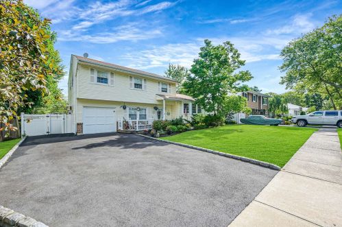 11 Wentworth Dr, Huntington Station, NY 11746-6926