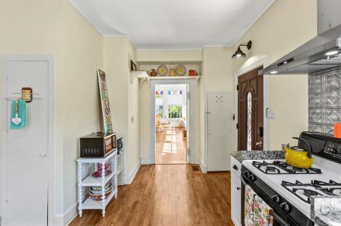 2927 Bernardo De Galvez Ave, Galveston TX 77550 exterior