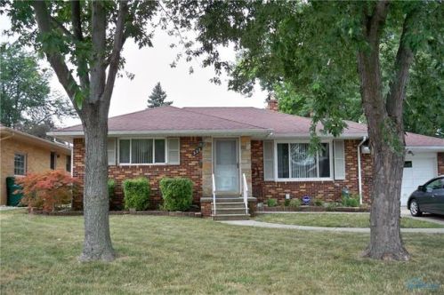 227 Windsor Dr, Rossford OH  43460-1140 exterior