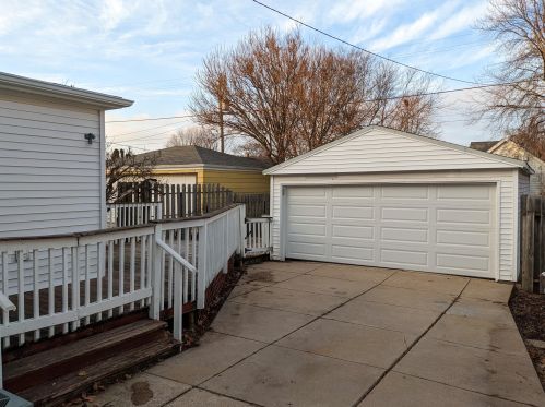 1728 Eden Pl, Milwaukee WI  53235-3645 exterior