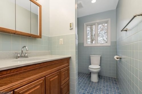 31 Hillery Dr, Roxbury Township NJ  07836-9527 exterior