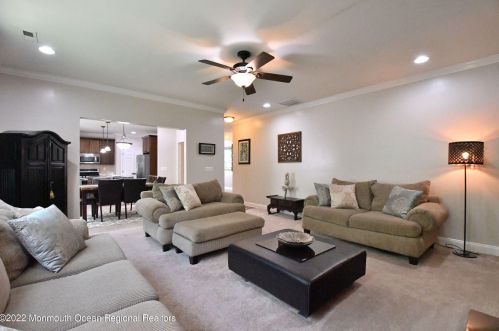 7 Lily Ln, Piscataway NJ  08854-6670 exterior