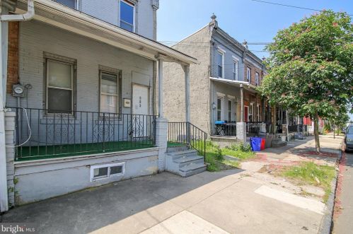 840 Elm St, Camden, NJ 08102-1732