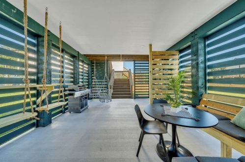 1208 32 St, Galveston TX 77550-6823 exterior