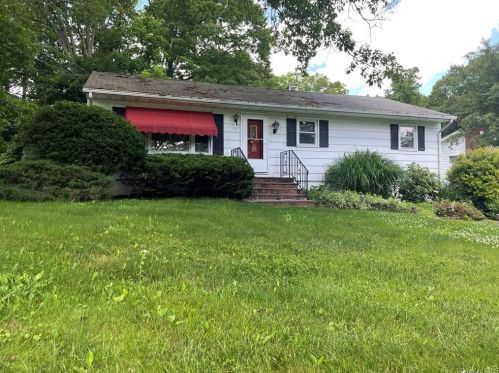 50 Chestnut Ln, Newburgh, NY 12550-2011