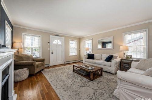 4 West Blvd, East Rockaway, NY 11518-2502