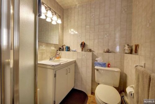 205 Larch Ave, Teaneck NJ  07666-2341 exterior