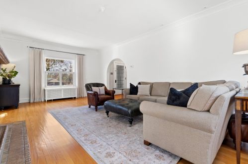 6162 Washington Cir, Milwaukee WI 53213-2472 exterior