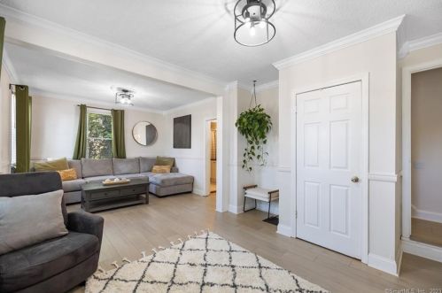 38 Violet St, Windsor CT 06095-4308 exterior